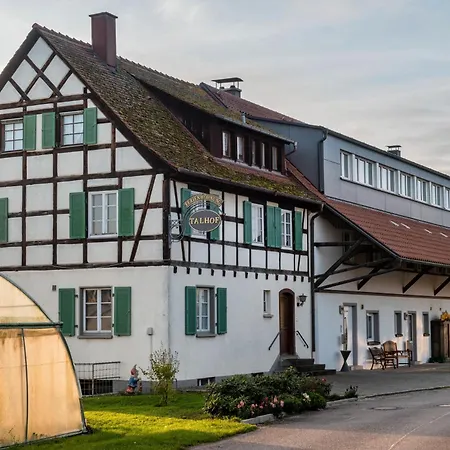Zum Talhof Penzion *